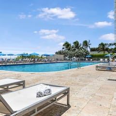 Oceanfront Studio w/ Heated Pool & Balcony Views