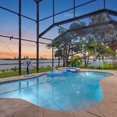 Riverfront 5BR Villa - Private Dock & Pool