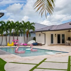 Miami Retreat: Pool, Game Room, Pet-Friendly Space