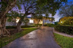 Villa Viel - Private Resort with Pool and Tennis