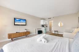 Beachfront Studio w/ Resort Access