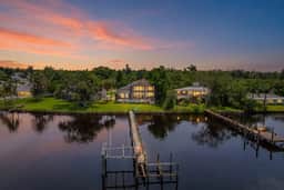 Riverfront 5BR Villa - Private Dock & Pool - Image 2