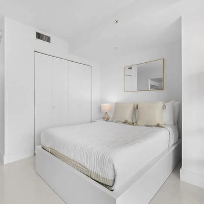 Luxury Condo w/ Rooftop Pool | 5-Min to Beach