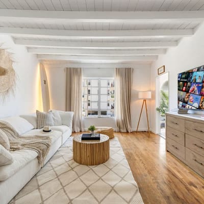 Casa Viel IX• South Beach 2BR Apt with Free Parking
