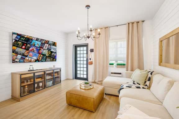 Stylish Apt in South Beach w/ Free Parking - Image 1