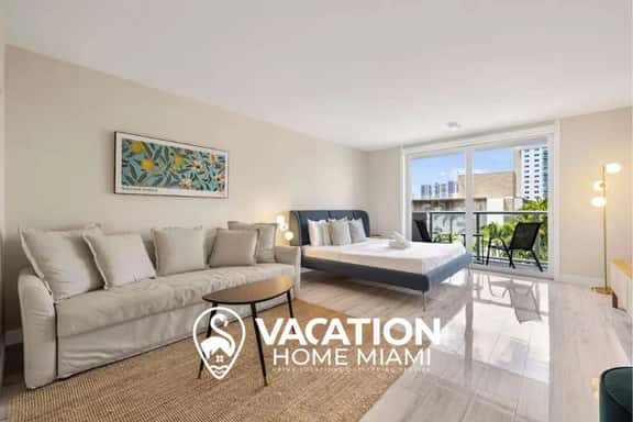 Oceanfront Studio w/ Heated Pool & Balcony Views - Image 1