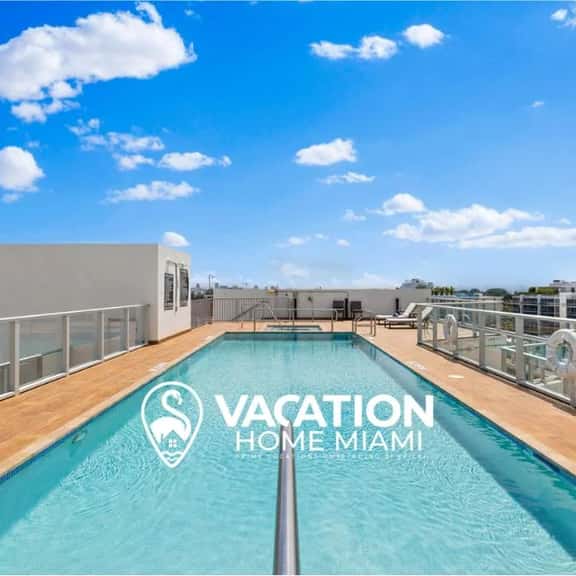 Luxury Condo w/ Rooftop Pool | 5-Min to Beach - Image 1