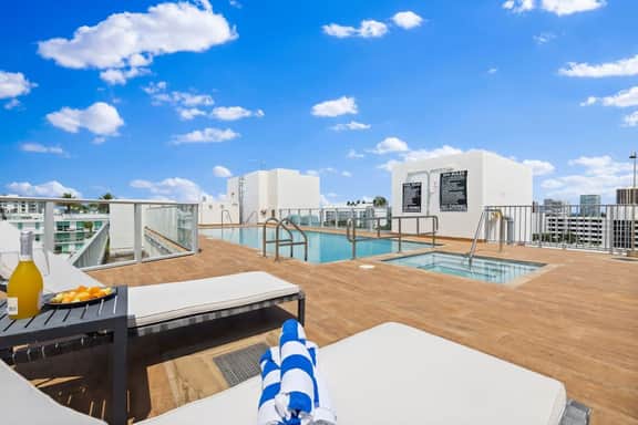 Luxury Condo w/ Rooftop Pool | 5-Min to Beach