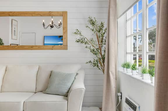 Stylish South Beach Apt with Free Parking