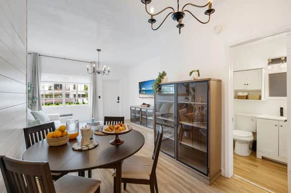 Stylish South Beach Apt with Free Parking
