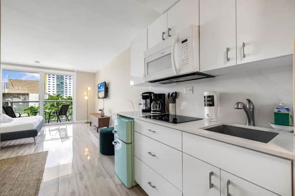 Beachfront Studio, Resort Access, No Extra Fees