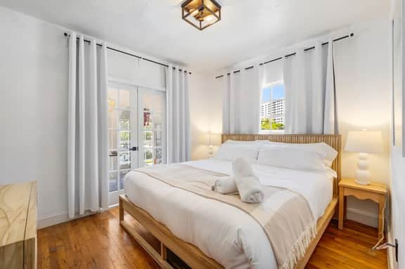 South Beach 2BR Apt with Free Parking, CasaViel IX