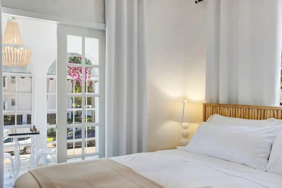 South Beach 2BR Apt with Free Parking, CasaViel IX