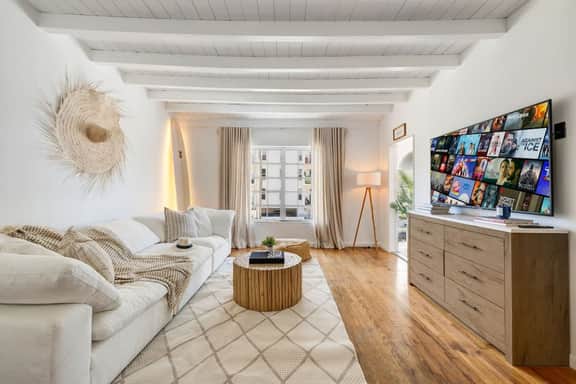 South Beach 2BR Apt with Free Parking, CasaViel IX
