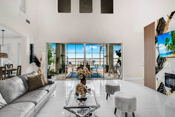 Riverfront 5BR Villa - Private Dock & Pool - Image 3