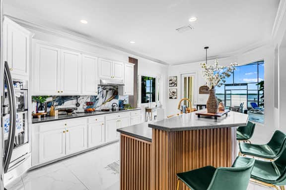 Riverfront 5BR Villa - Private Dock & Pool - Image 4