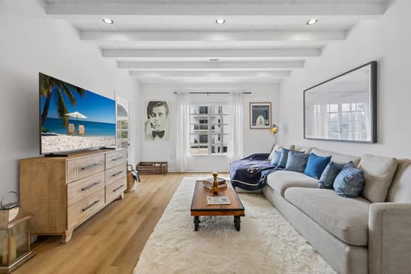 Casa Viel X• South Beach 2BR Apt with Free Parking