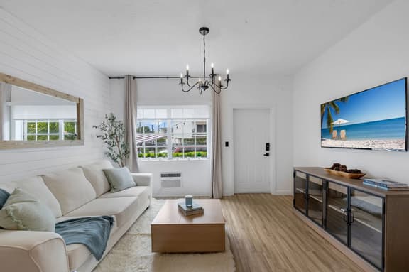 Casa Viel V• South Beach 1BR Apt with Free Parking