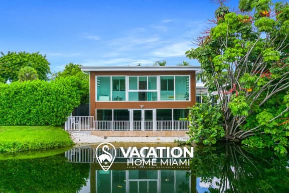 Canal-View Terrace, Family-Friendly, 5 Min to MIA - Image 1